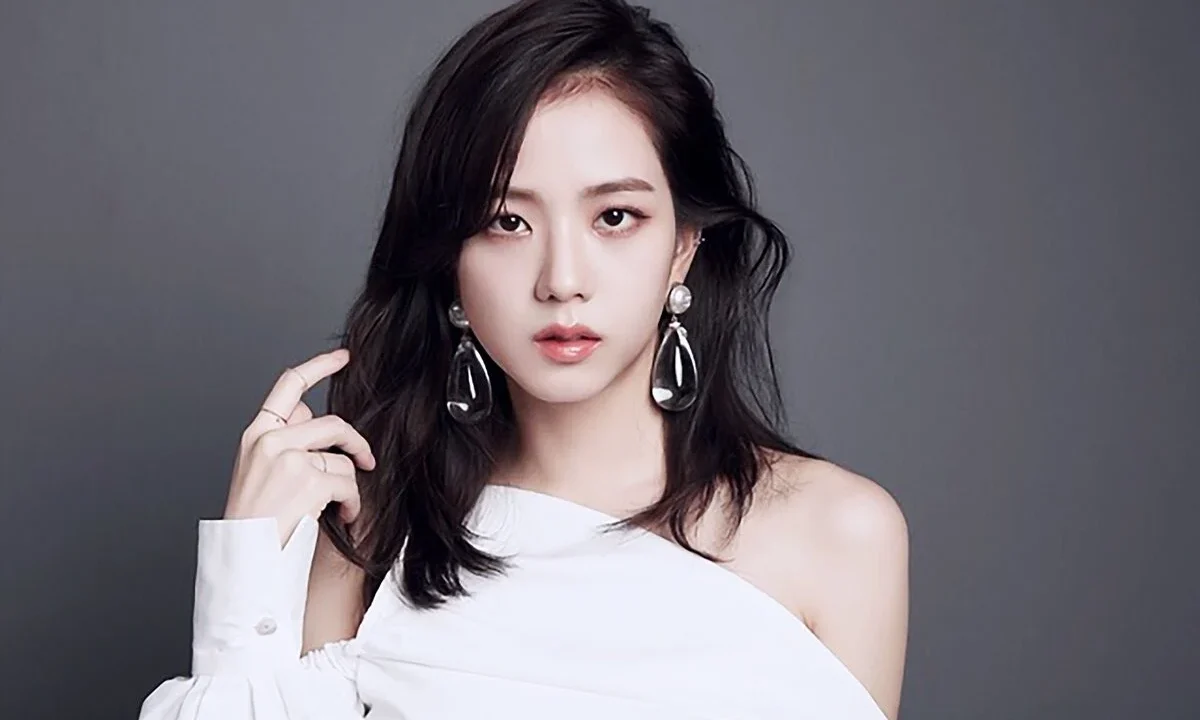 Jisoo Biography