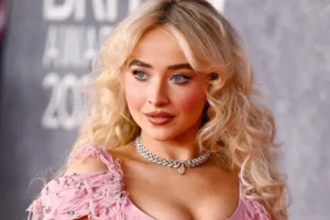 Sabrina Carpenter – Biography, Age, Net Worth, Career & Personal Life 4 Sabrina Carpenter